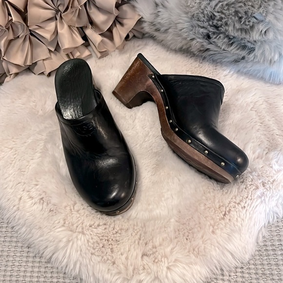 Ugg Black Studded Leather Abbie Slip On Mule Chunky Heel Platform Clogs Sz 7 - Picture 1 of 14
